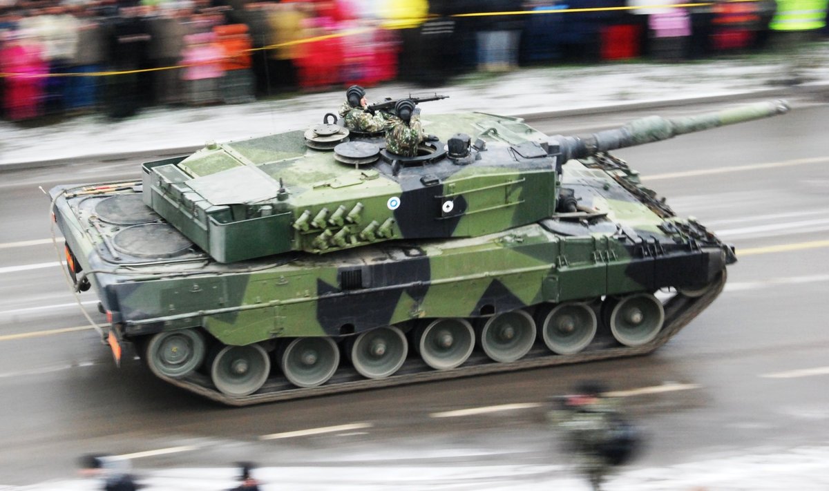 Soomlaste Leopard 2A4 Helsingis paraadil