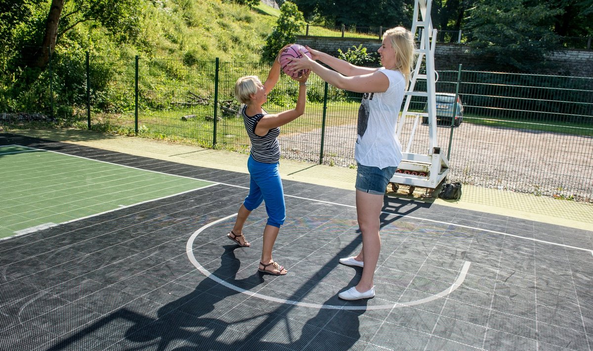 Nagu ajakirjaniku ja Trine Kasemäe võrdlusest näha, on pikkus talle kossuplatsil suur eelis. Nii pikki tüdrukuid kohtab Eesti korvpalliski harva.