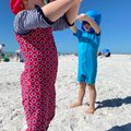 Mina igatahes oma lastel rannas paljalt olla ei luba!