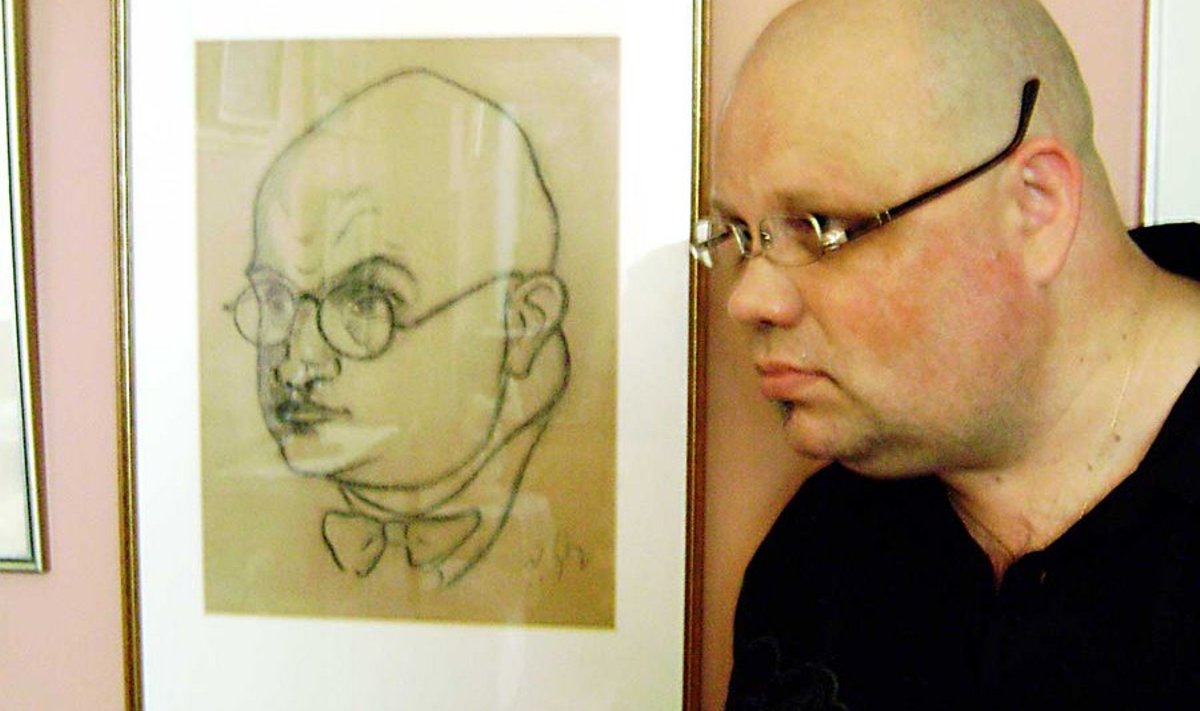Lätlast mängides: Paavo Matsin püüab kehastuda oma iidoliks, portreel kujutatud Läti luuleklassikuks Aleksandrs Čaksiks.