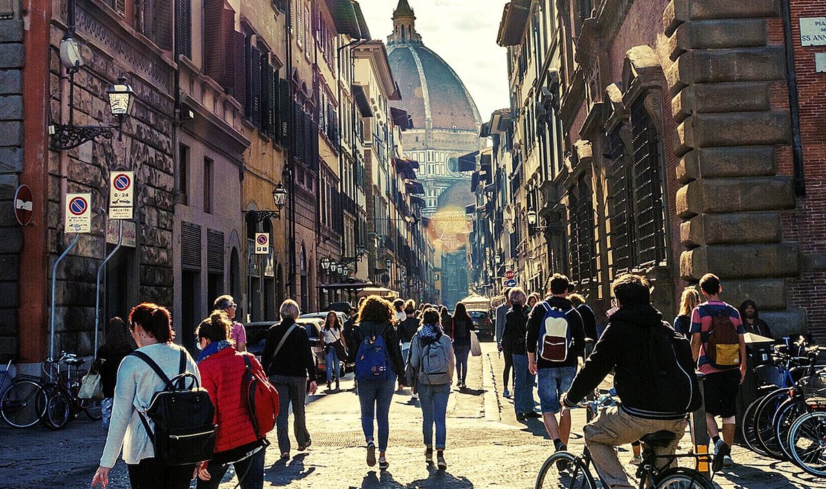 Florence, Tuscany – City Street Scene with busy Crowd in Backlit