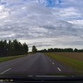 VIDEO | Viljandimaal jäi kaamerasilma ette üksik hunt