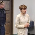 VIDEO JA FOTOD | Pärnumaal 61-aastase naise vägistamises ja piinavas tapmises süüdistatav noormees astus kohtu ette