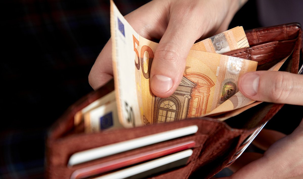 100 EUROT: Endine Mister Estonia oli valmis alaealisele temaga vahekorda astumise eest 100 eurot maksma.