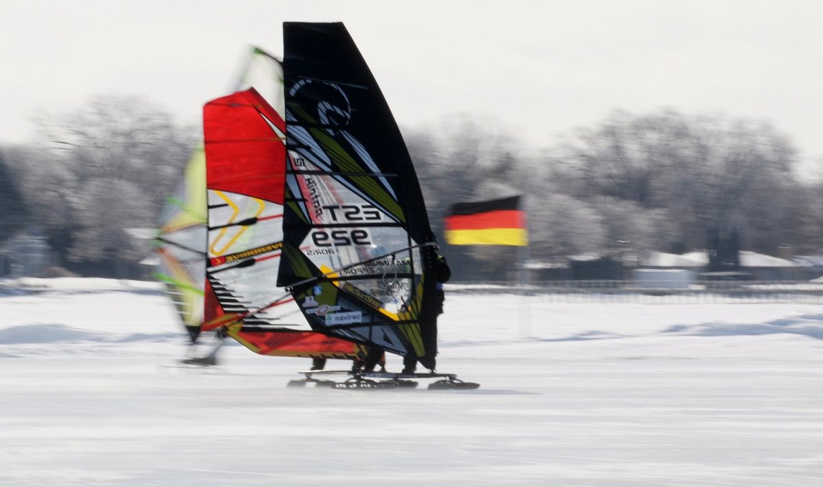 Boris Ljubtšenko (EST) ja Tobias Bodin (SWE) võistlemas WISSA 2019 kelkude lühiraja slaalomi