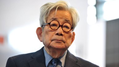 Умер нобелевский лауреат, японский писатель Кэндзабуро Оэ