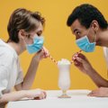 Комната vs бар: как именно коронавирус распространяется по воздуху