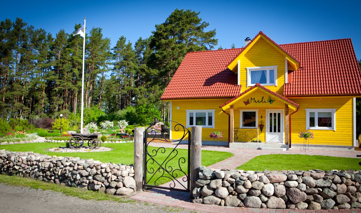 Muuli talu, Tahkuranna vald, Sigrid ja Vaido Absaloni kodu ja aed