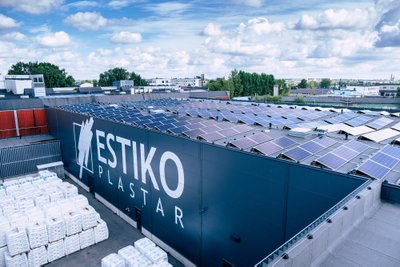 Estiko-Plastari katusel on päikesepark.
