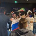 ВИДЕО | Дикие танцы без масок! В пресс-центре во время выступления Манижи россияне сошли с ума