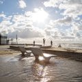 FOTOD | Uputav tormivesi peitis Pärnu ranna kuulsa muuli ära