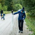 ФОТО | Президент Кальюлайд занялась уборкой после Тартуского веломарафона