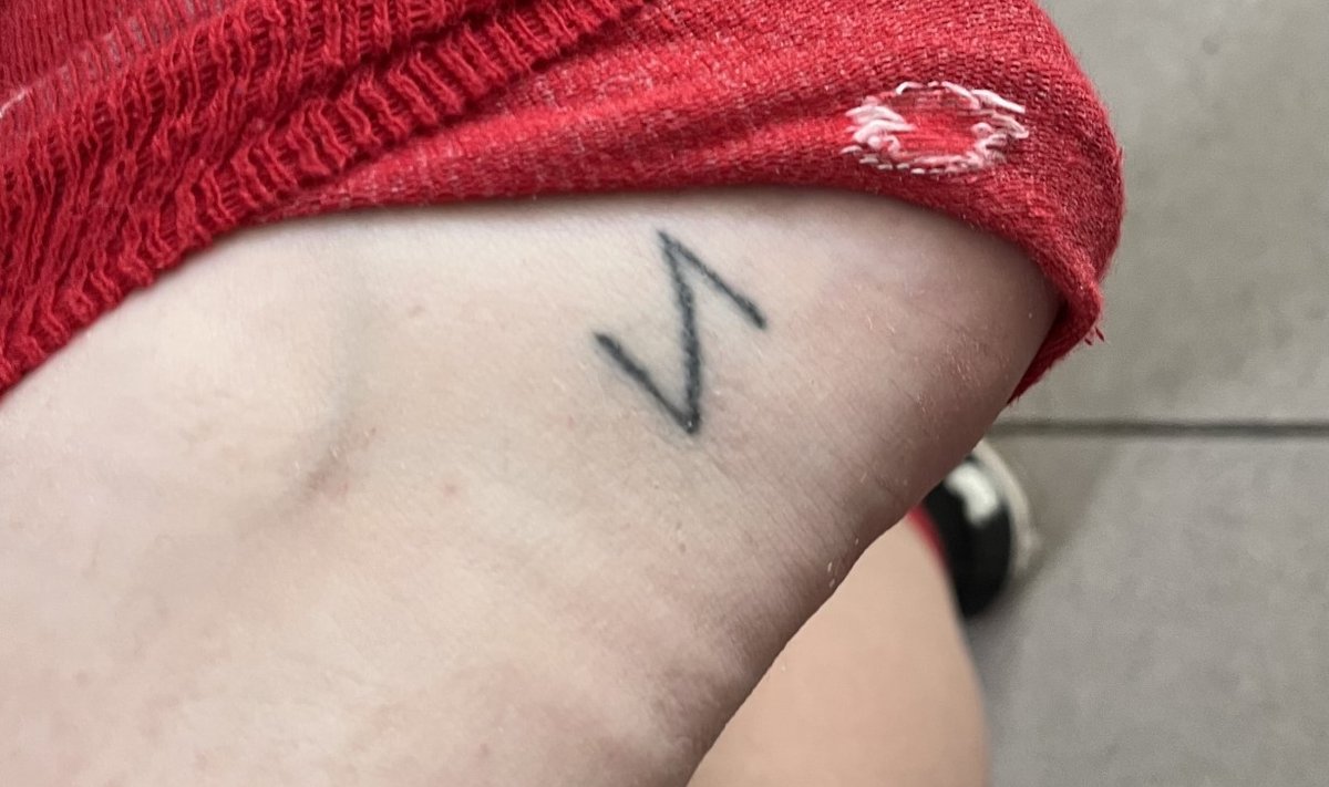 Татуировка в виде буквы Z