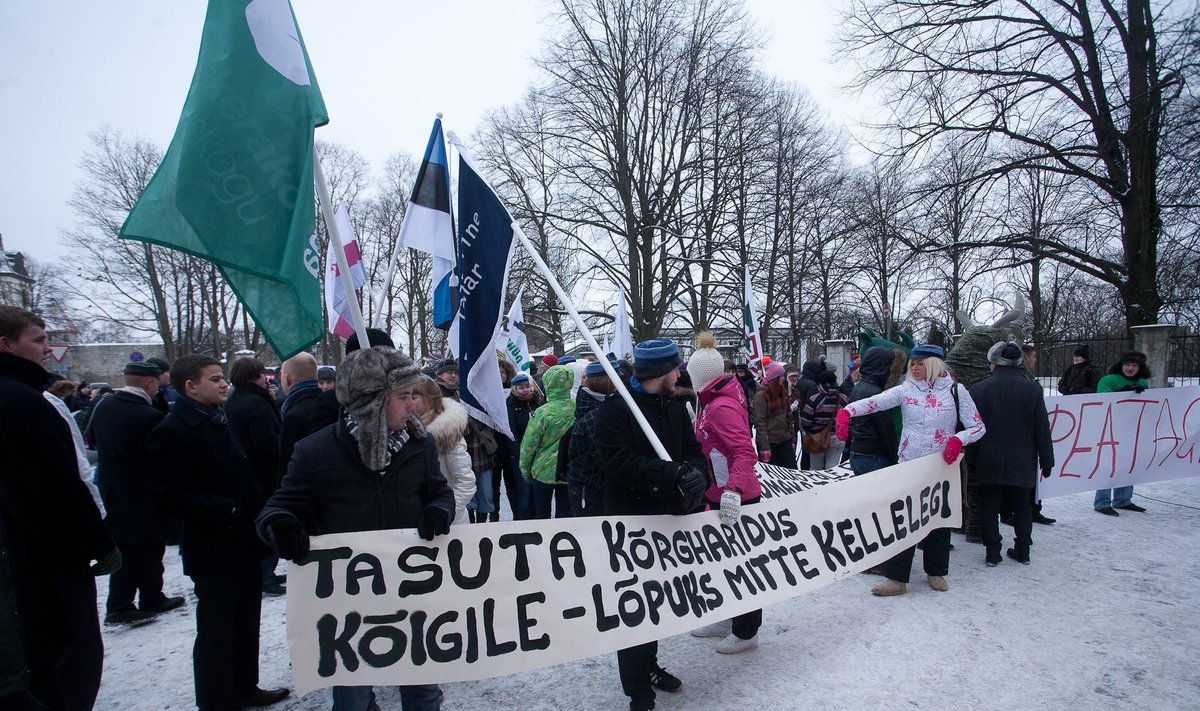 Fotomeenutus 2012. aastast, mil kõrgharidusreform tekitas vastandlikke reaktsioone.
