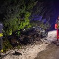 FOTOD | Saaremaal sõitsid noored möödasõidul autoga teelt välja. Juhil olid joobetunnused