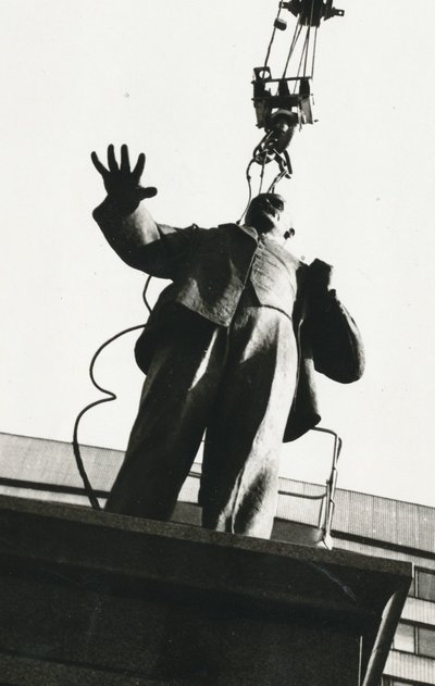 ЭСТОНСКАЯ ВЛАСТЬ 1 : 0: Статуя Владимира Ульянова с псевдонимом Ленин стояла перед нынешним зданием МИДа на бульваре Рявала в центре Таллинна. Фото: архив Мааleht