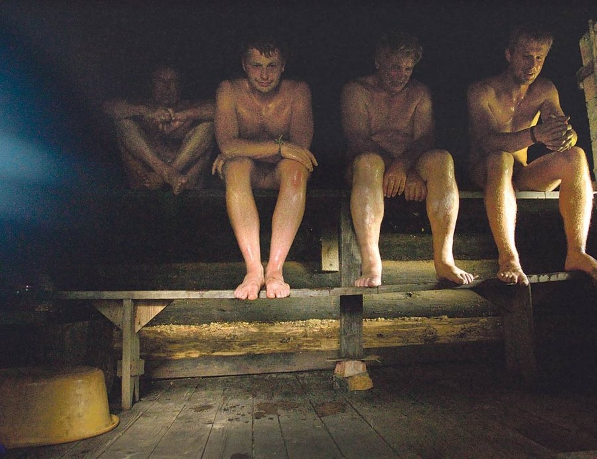 голые парни солдатская баня фото 53