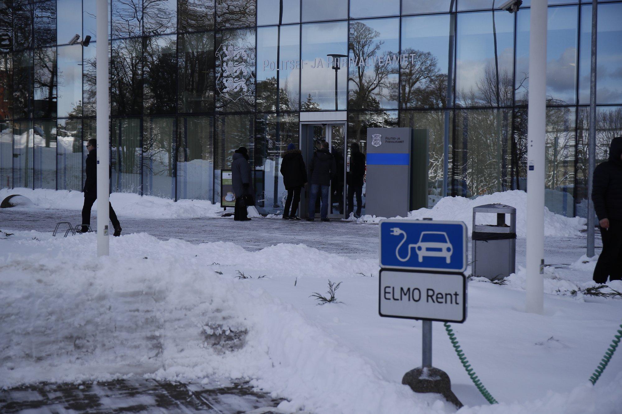 Почему закрыты кб в спб