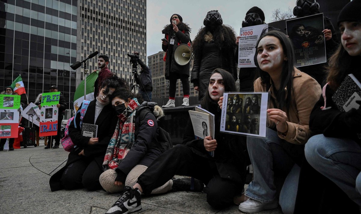 New Yorgis toimunud protest Iraani naiste toetuseks