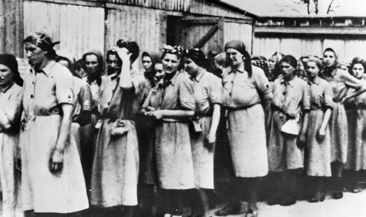 SILMITSI JUBEDA MINEVIKUGA: Naisvangid Auschwitz-Birkenau koonduslaagris.