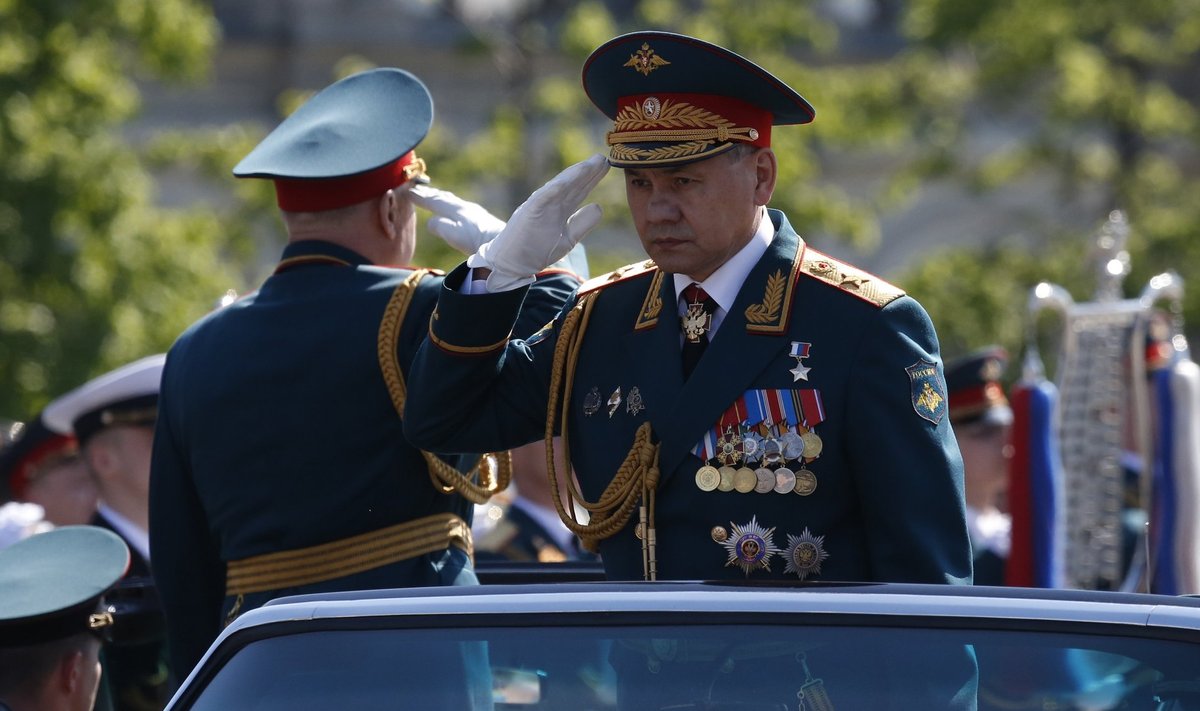 KOLLEEGID LAHKUVAD: Venemaa kaitseminister Sergei Šoigu, samuti kindrali auastmes, on kaotanud palju kolleege, kümmekond lahinguväljal ja vähemalt sama palju on juba Putinilt kinga saanud.