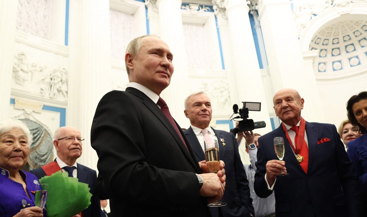 UUED KOMBED: Putinit näeb viimasel ajal pokaaliga.