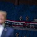 Trumpi valimiskampaania triumfeeriva naasmise nurjasid tühjad istekohad ja koroonaviirusega nakatunud personal