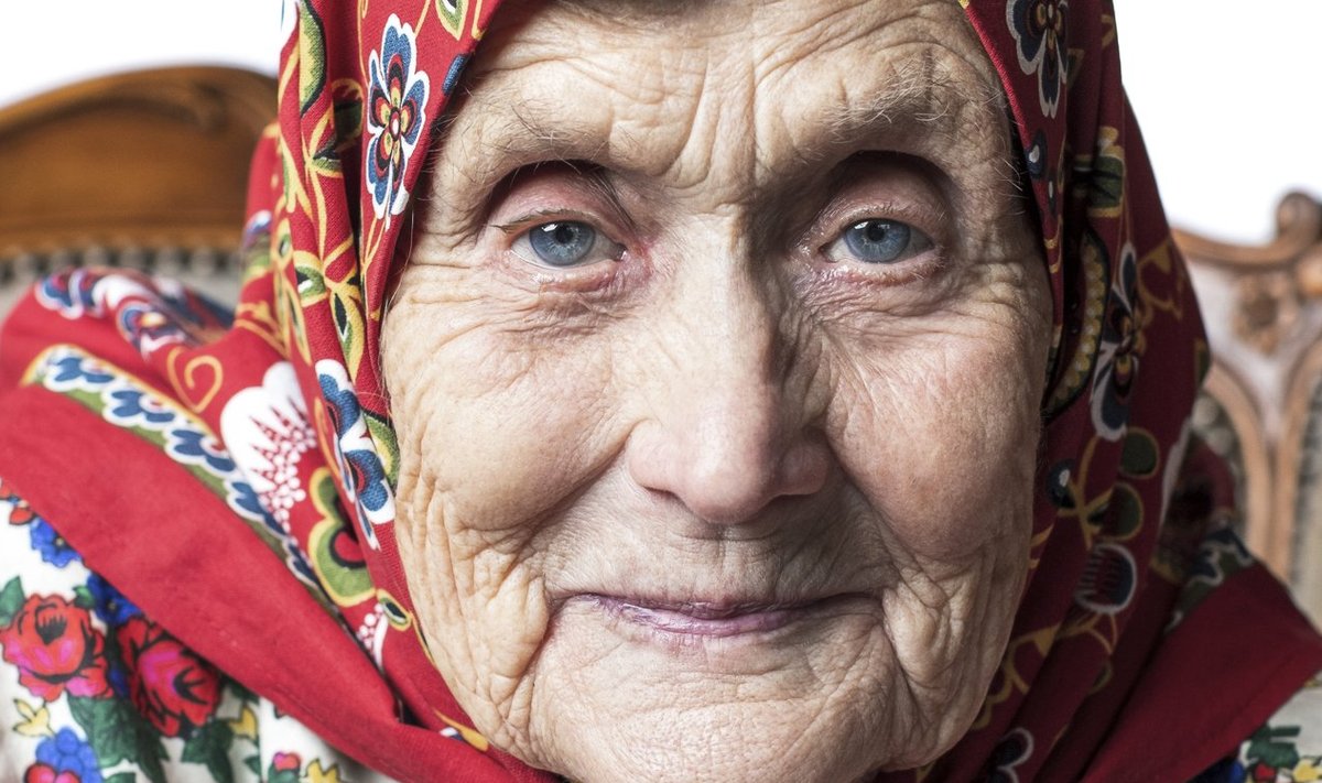 Selle Kihnu argise rahvarõiva juurde kuuluva sitsjaki lasi Virve õmmelda ekstra Eesti juubelipidustuste tarvis. Nii kandis ta seda esmakordselt lauluväljakul toimunud üheslaulmisel oma kuulsaimat laulu esitades.
