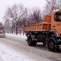 Наперегонки с непогодой: как нарвские коммунальные службы справляются со снегопадом