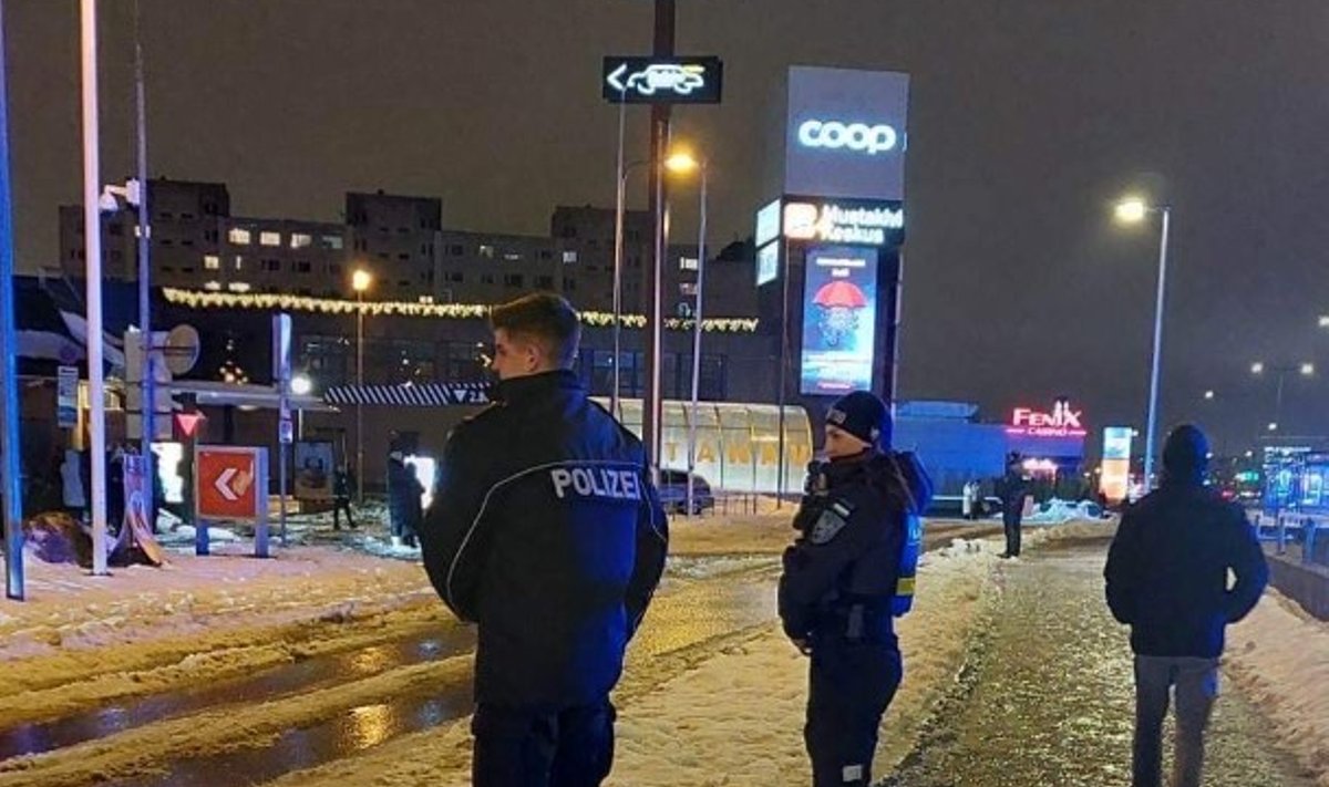 Полиция остановила автобус у торгового центра Мустакиви