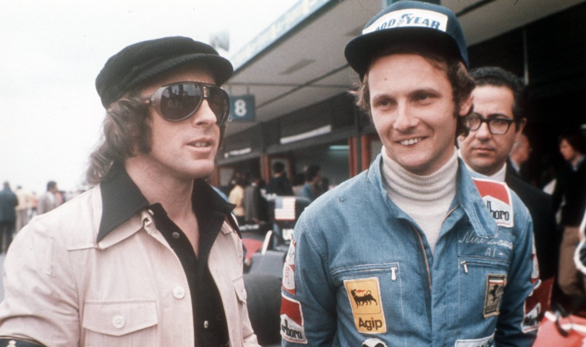 Niki Lauda (paremal) ja Jackie Stewart 1974. aasta Hispaania GP-l Jarama ringrajal.