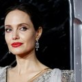 Анджелина Джоли воспользовалась пандемией и изолировала детей от Брэда Питта
