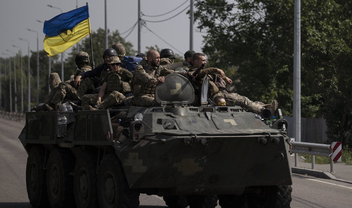 Ukraina sõdurid soomukil, Donetskis 28. augustil.