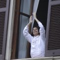 ВИДЕО | ”Народ никогда не сдастся!” Итальянцы выходят на балконы и затягивают песни — ведь они сидят в карантине