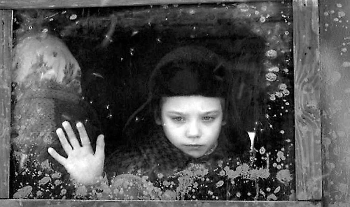 Kurb lugu teise maailmasõja koledustest: East of the Westi programmi võidufilmi, Eva Neymanni “Torniga maja” peaosas mängib Odessa orbudekodus kasvav poiss. (foto: kviff.com)