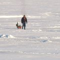Пограничники помогли латышскому рыбаку на Чудском озере вернуться на берег