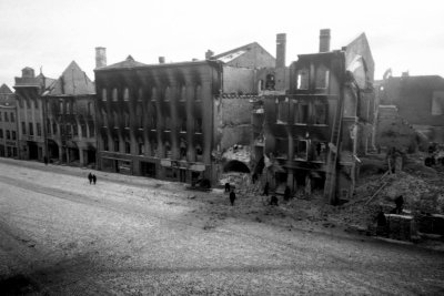 Sõjatules põlenud väljaku lõunaserv 1944. aasta sügisel.