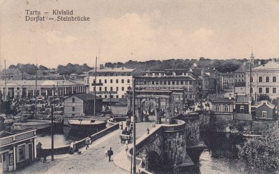 Vaade Kivisillale ja Suurturule 20. sajandi alguses. Vasakul ülal Kaubahoov, mis põles 1941. juulis. 