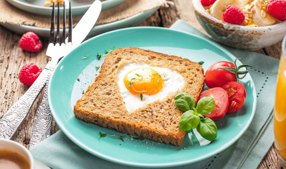 Breakfast,On,Valentine's,Day,-,Fried,Eggs,And,Bread,In