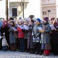 FOTOD | "Elagu kangelased!" Tartu Raekojal platsile kogunes suur hulk tartlasi, kes laulsid Ukraina toetuseks