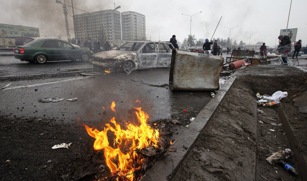 VERINE ÜLESTÕUS: Jaanuaris sai Kasahstani rahval valitsejatest kõrini ja tänavad täitusid meeleavaldajatega. Putin läks appi mässu maha suruma. Sajad surid, ligi 10 000 inimest vahistati.