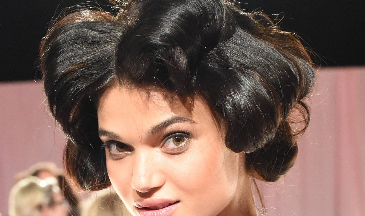 Victoria's Secreti modellid on tuntud voogavate lokkide poolest.