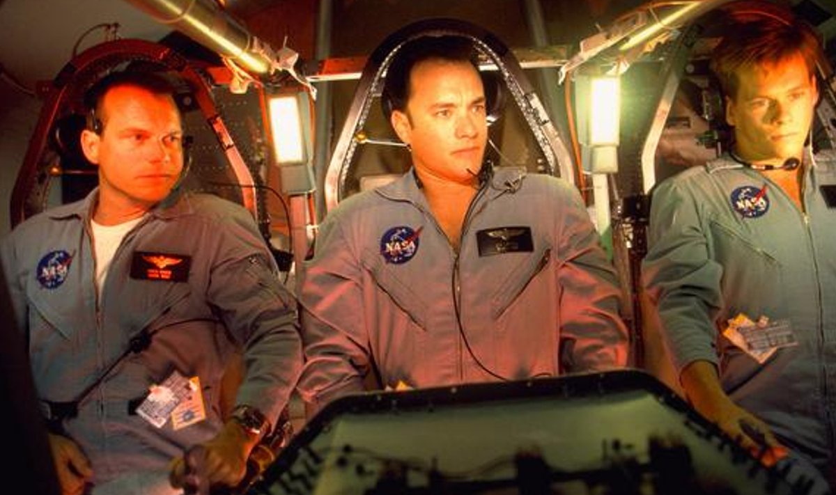 Bill Paxton, Tom Hanks ja Kevin Bacon filmis “Apollo 13”.