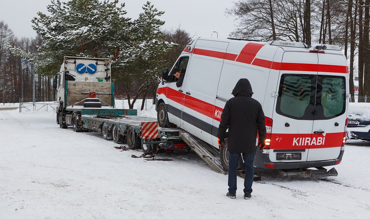 Отправка машин скорой помощи в Украину