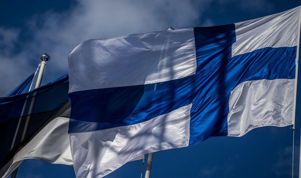 Soome, Eesti ja ELi lipp.