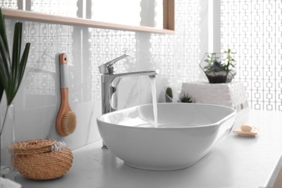 Stylish,White,Sink,In,Modern,Bathroom,Interior