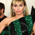 Miley Cyrus rääkis avameelselt oma seksuaalelust: minu esimene kogemus oli koos kahe naisega