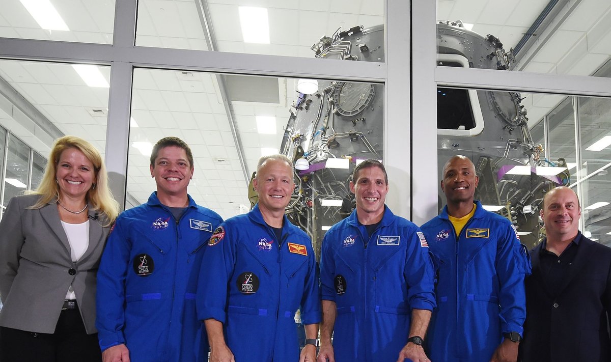 Space-X'i presidendi ja ärijuhi Gwynne Shotwelli (vasakult esimene) kaasabil saatis ettevõte esimese eraettevõttena Ameerika kosmonaudid maikuus kosmosesse.