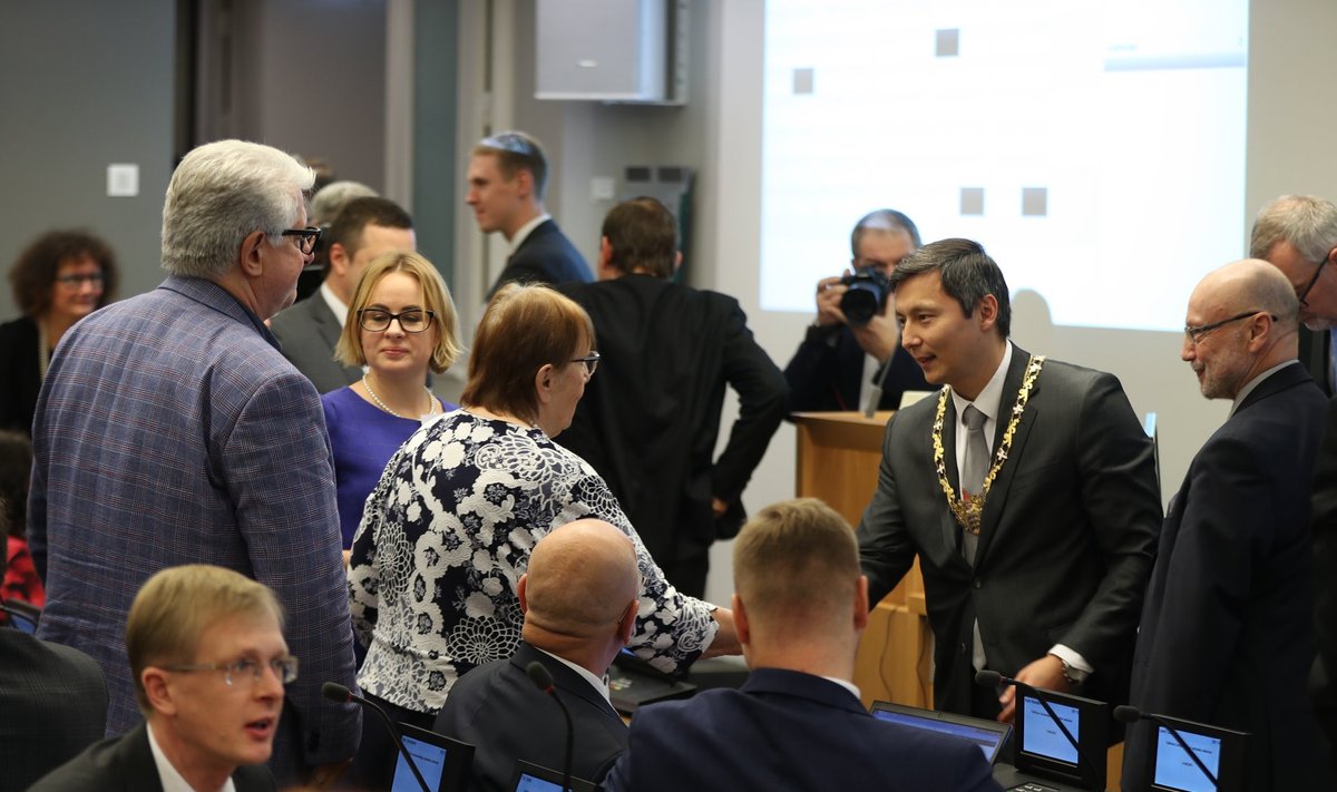 Tallinna volikogu esimesel istungil valiti esimeheks Mihhail Kõlvart. Lisaks loodi koht ka aseesimehele, mille täitis opositsioon.