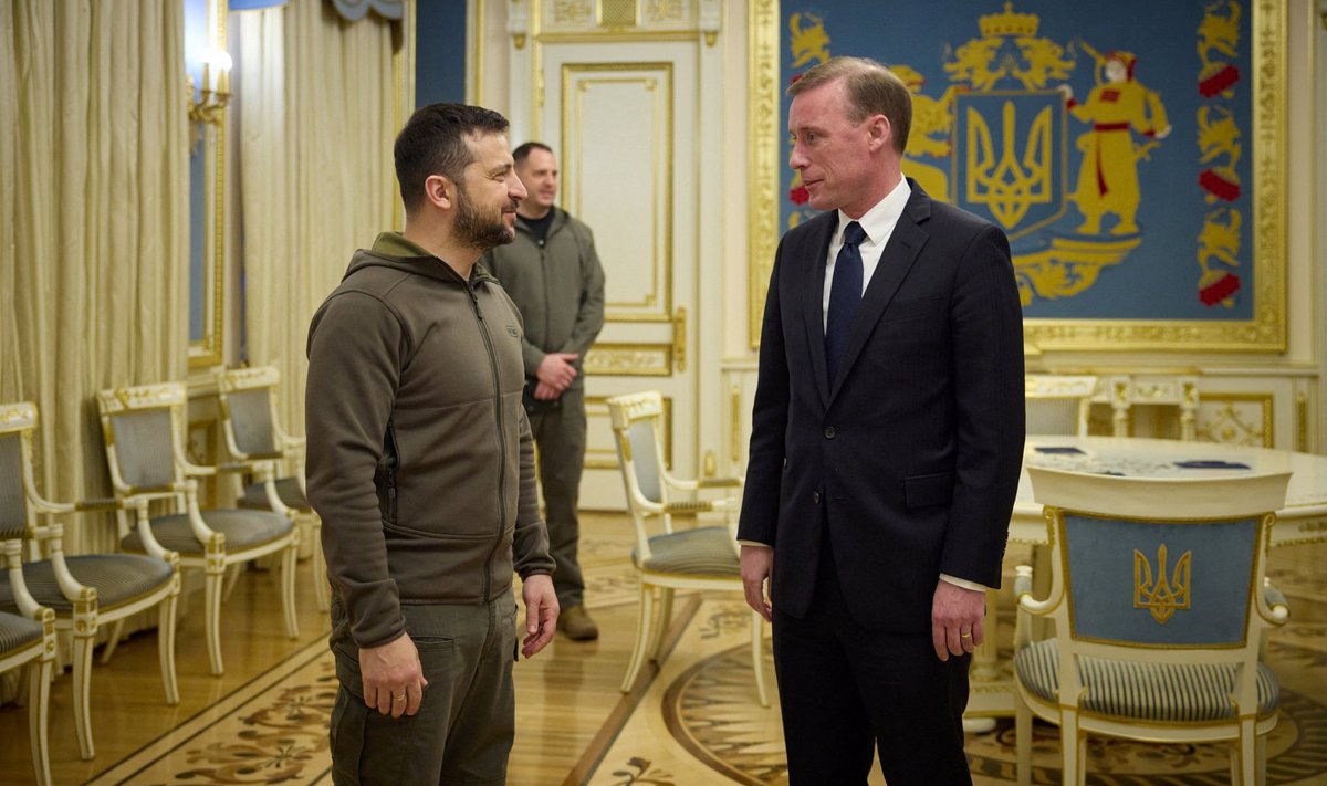 Valge Maja julgeolekunõunik Jake Sullivan (paremal) Kiievis.